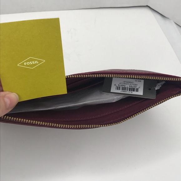Fossil wristlet Medium wristlet Cabernet NWT - Picture 4 of 4